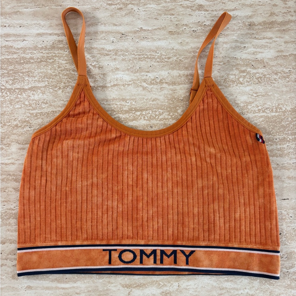 Tommy Hilfiger Seamless Longline Scoop Neck Bra | Urban Outfitters
